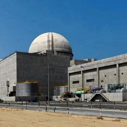 Drone atinge usina nuclear de Abu Dhabi, autoridades descartam risco