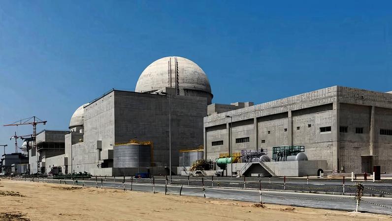 Usina nuclear de Barakah, quando estava em construção, em Abu Dhabi