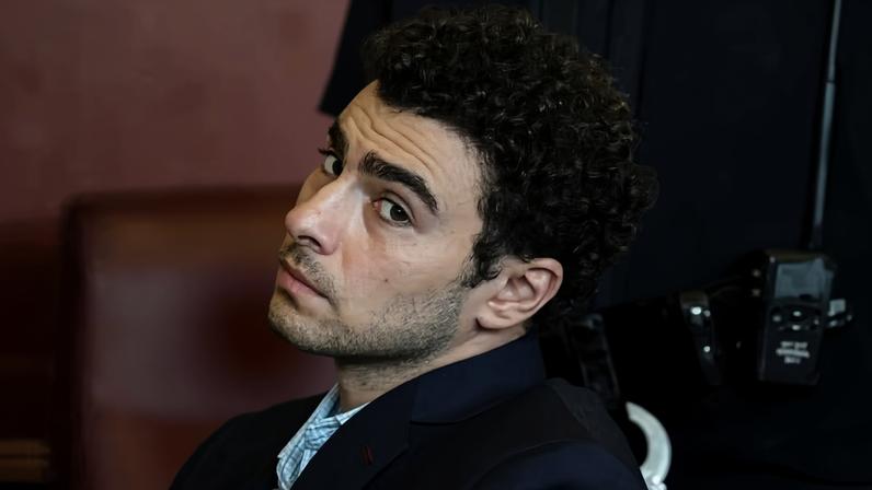 Luigi Mangione comparece a uma audiência no Tribunal Criminal de Manhattan, em Nova York, na segunda-feira, 18 de maio de 2026 — Foto: Foto de Jeenah Moon/Pool via AP