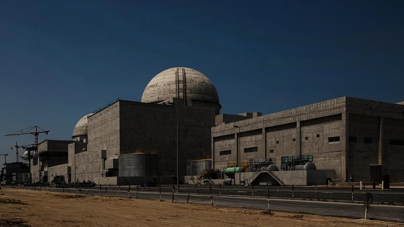 Usina nuclear de Barakah, no oeste dos Emirados Árabes Unidos, quase foi atingida — Foto: Arun Girija/Emirates Nuclear Energy Corporation/AP