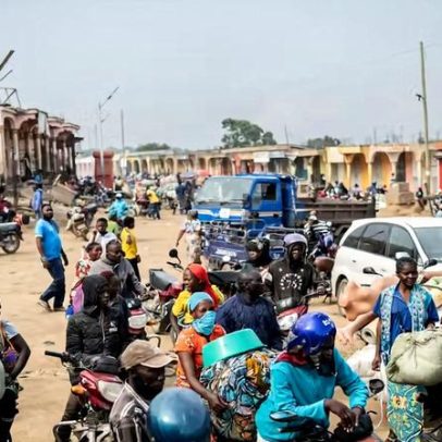 OMS monitora mais de 900 casos suspeitos de Ebola