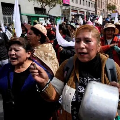 Bolivianos recorrem a arroz com ovo devido a bloqueios e escassez