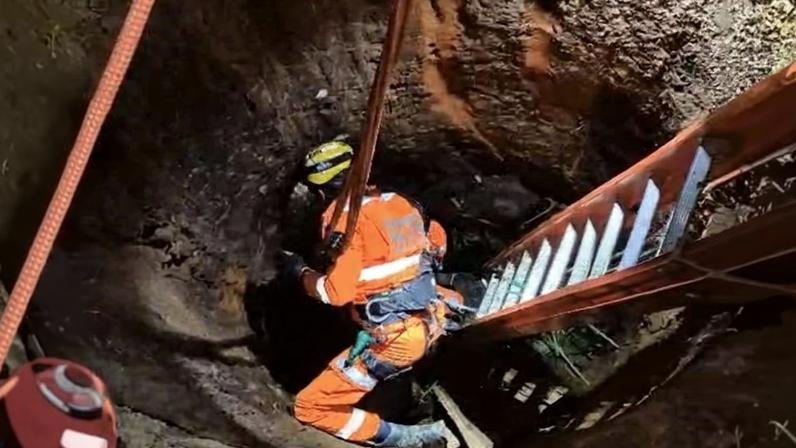 Após queda em cisterna de 8 metros, mula é resgatada com vida durante operação na zona rural de São Francisco