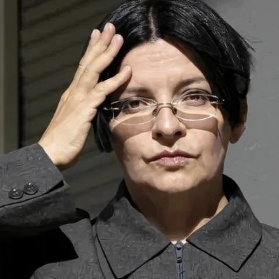 Henrike Naumann encara passado dividido da Alemanha e observa presente conturbado