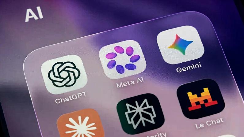 Downloads dos principais aplicativos de IA generativa dispararam no Brasil em 2026, indica pesquisa Mobile Time