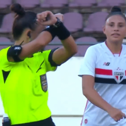 Zagueira do São Paulo é ofendida e jogo do Sub-20 feminino é paralisado