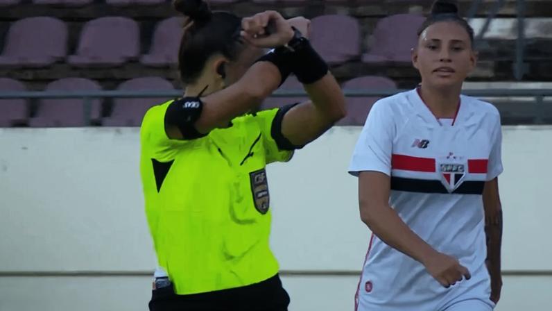 Árbitra aciona protocolo antirracista em Ferroviária x São Paulo, pelo Brasileirão Feminino Sub-20