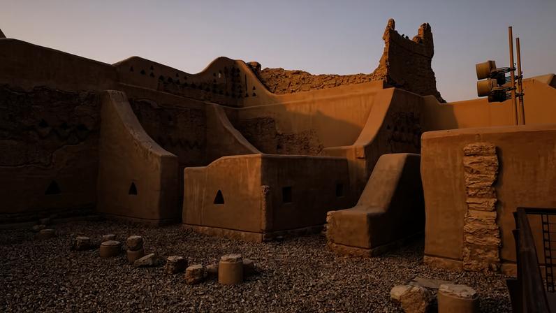 Presente em diversas estuturas na Arábia Saudita, o Alfuraj tem utilidade para a vida em regiões quentes