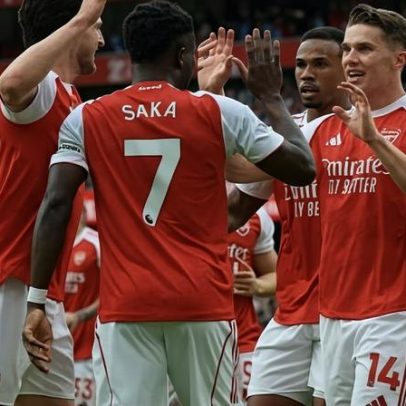 Arsenal vence Fulham, mantém liderança na Premier League e afasta o City