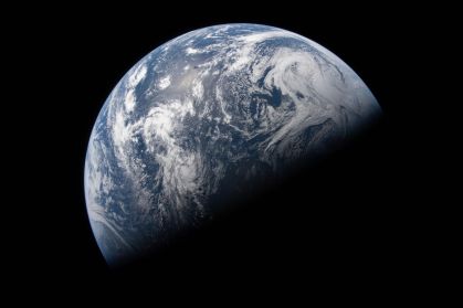 Nova imagem da Terra divulgada pela Nasa foi tirada por um dos tripulantes da Artemis II durante a missão.