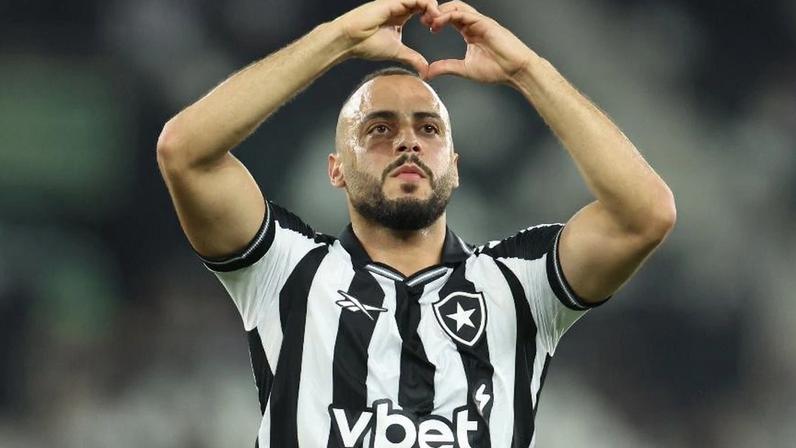 Arthur Cabral celebra gol marcado pelo Botafogo contra o Mirassol