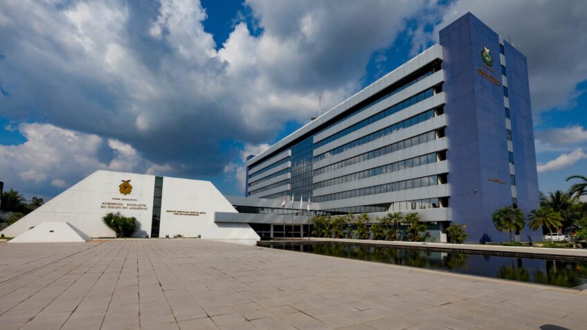 Deputados estaduais elegem novo governador do Amazonas