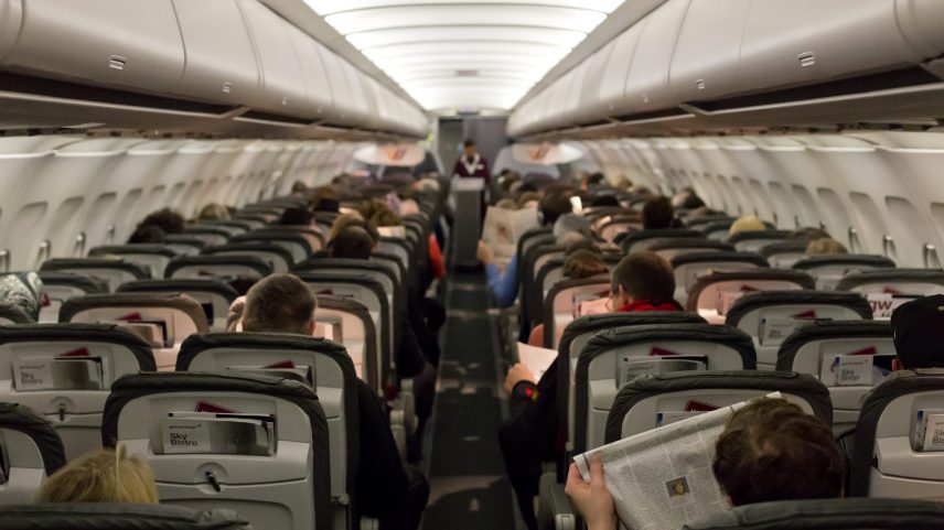 Latam se desculpa e devolve valor pago por assento que gerou briga, diz passageira