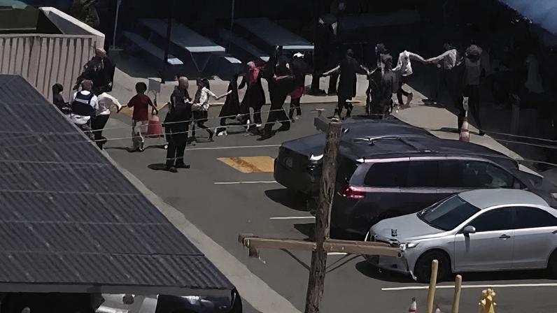 Polícia de San Diego é acionada após relatos de ataque a tiros no Centro Islâmico de San Diego, em Clairemont Mesa