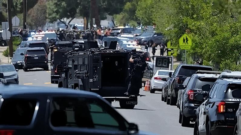 Equipes de emergência respondem a ataque a tiros no Centro Islâmico em San Diego, Califórnia, Estados Unidos