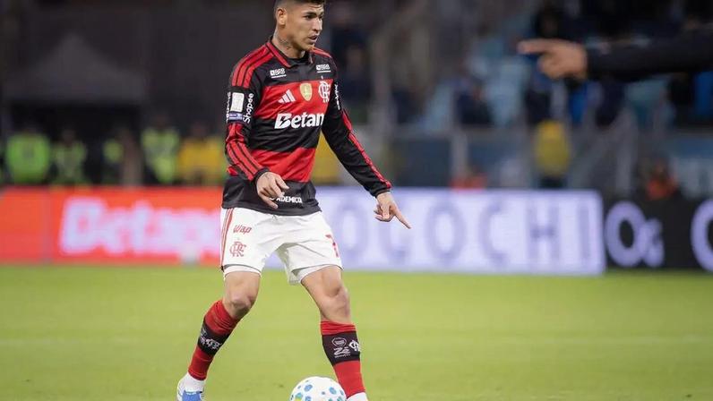 Jorge Carrascal (Flamengo) durante jogo contra o Grêmio, no dia 10.05.2026.
