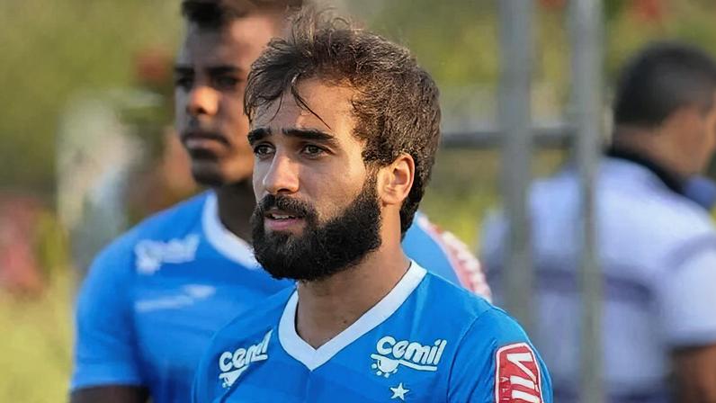 O Estádio Independência, o Horto, foi palco de um dos clássicos mais emocionantes do futebol mineiro em 2015, quando o Cruzeiro virou o jogo sobre o Atlético-MG e encerrou uma sequência histórica de 11 partidas sem vencer o rival no Brasileirão. Gabriel Xavier fez um dos gols. (Foto: