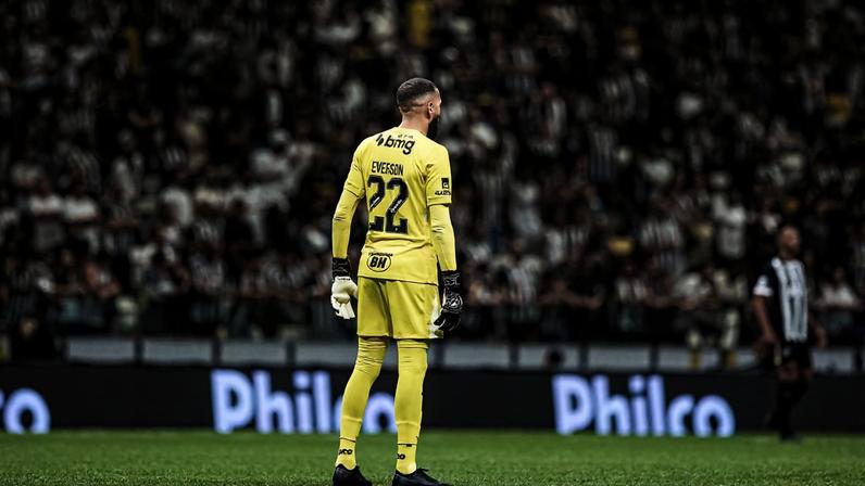 Everson acredita que vitória no clássico serve de impulso para o Atlético em jogo da Sul-Americana
