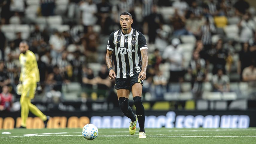 Ruan Tressoldi fará trio de defesa com Lyanco e Júnior Alonso diante do Cruzeiro