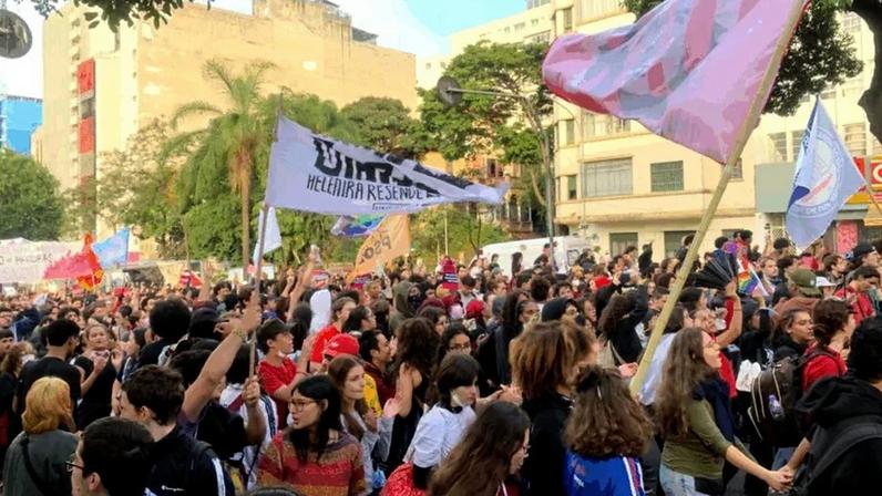 No fim do ato, agentes da Tropa de Choque chegaram a se posicionar e formar barreiras na região da Faculdade de Medicina da USP, mas não houve novos confrontos