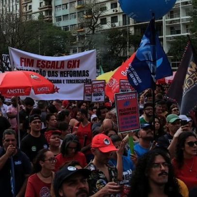 Manifestação em SP pede fim da escala 6x1 e ações contra feminicídio