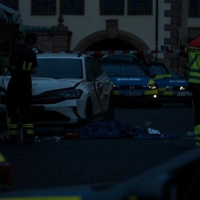 Carro avança contra multidão em Leipzig; duas mortes e feridos