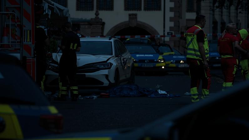 Carro avança contra multidão na Alemanha | Foto: reprodução/BILD