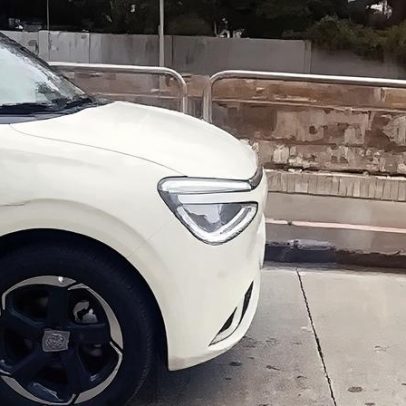 Novo rival do BYD Dolphin estreia em agosto com produção no Brasil