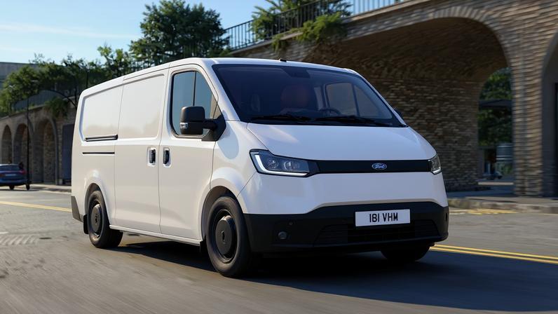 Ford Transit elétrica foi confirmada para o Brasil e chega ainda em 2026