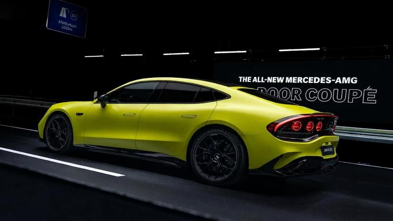 Novo Mercedes-AMG GT elétrico chama atenção pelo visual das lanternas traseiras