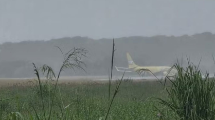 Aeronave está na área de segurança do aeroporto