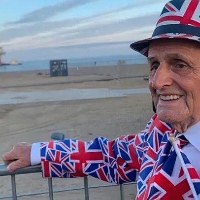 Fã da realeza apelidado de 'Union Jack Man' morre aos 91