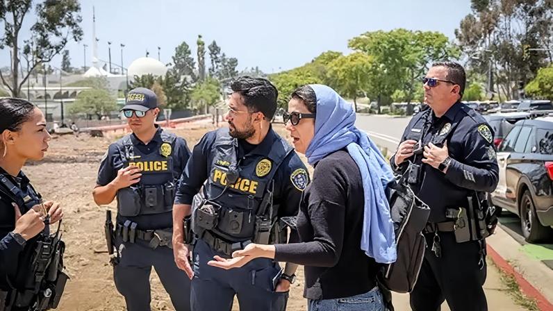Guardião de oito filhos é chamado de herói em tiroteio na mesquita de San Diego