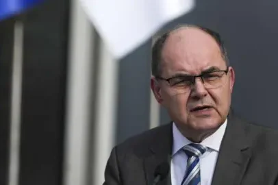 Enviado de paz da Bósnia renuncia, deixando dúvidas sobre o cargo
