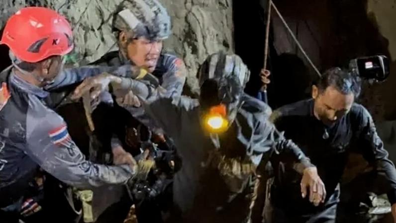 Primeiro dos cinco homens encontrados vivos em caverna alagada no Laos é resgatado