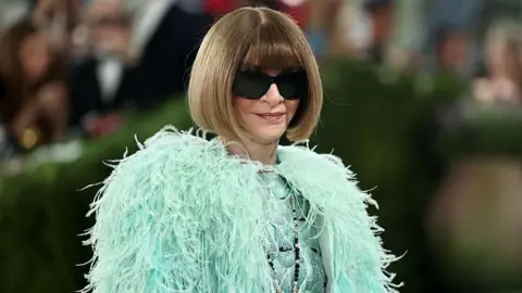 Looks da Met Gala chamam a atenção na passarela