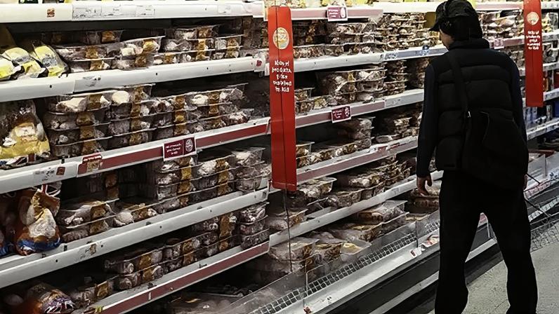 Governo pede que supermercados limitem preços de alimentos