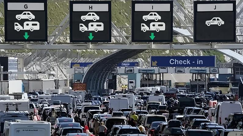 França suspende checagens extras na fronteira da UE em Dover após longas filas