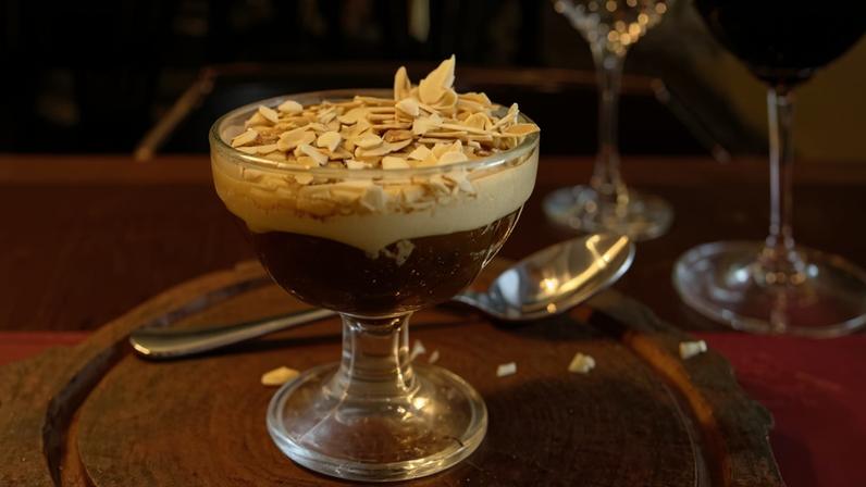 Baba de camelo com café — Foto: Divulgação/Adegão Português