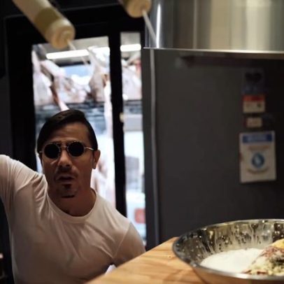 Nusret Gökçe, o chef da mãozinha, dono do bife de ouro em que Claudio Castro jantou com financiamento de Vorcaro