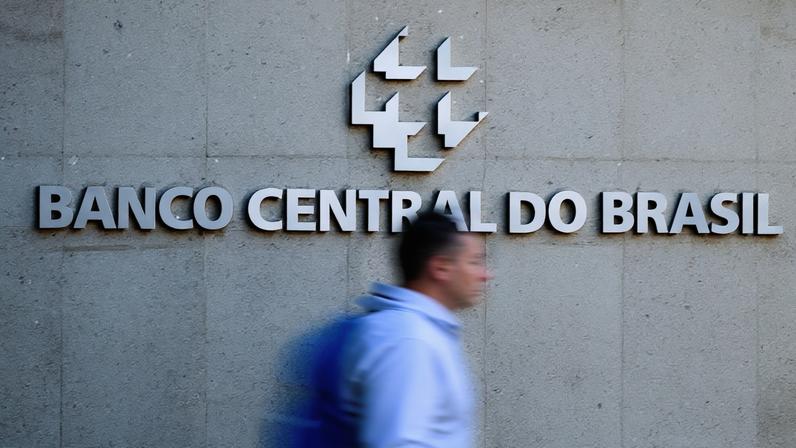 Decisão técnica do Banco Central que liquidou o Master é alvo de pressão em Brasília.