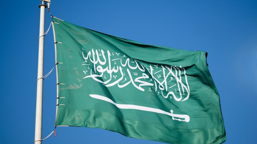 Imagem colorida mostra bandeira da Arábia Saudita - Metrópoles