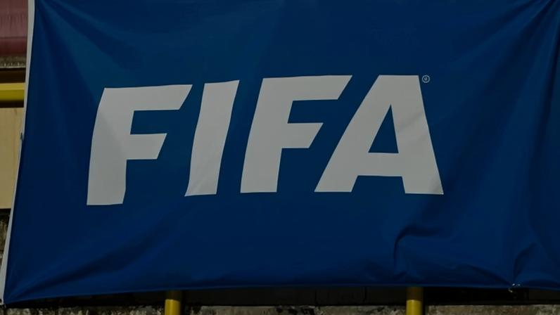 Bandeira com o logo da Fifa