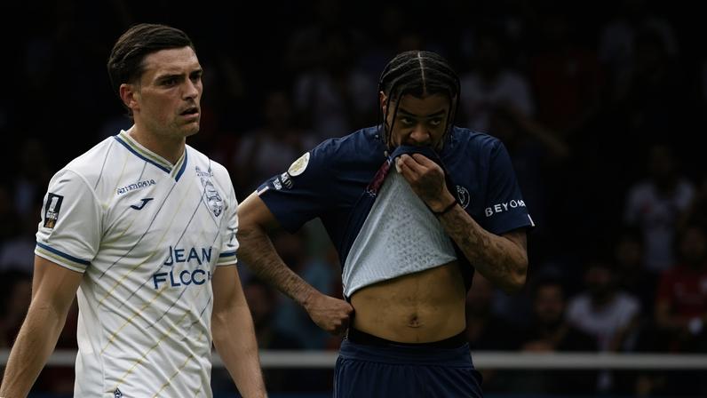 Barcola, durante partida entre PSG e Lorient