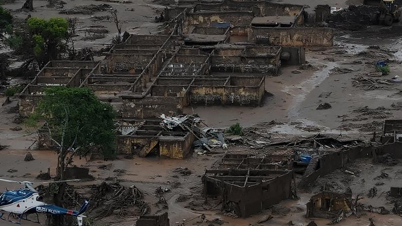 Barragem de Fundão rompeu em Mariana em 2015; escritório britânico comparou indenização no Brasil à ação no Reino Unido