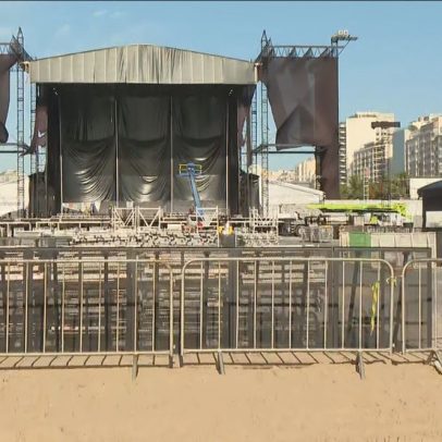 Palco da cantora Shakira é desmontado em Copacabana