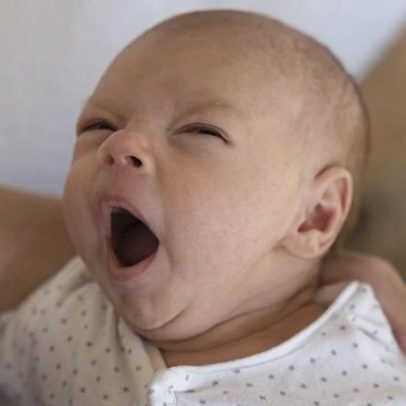 Cólica em bebê: 8 verdades que ajudam no cuidado