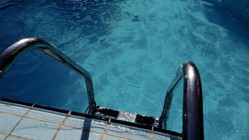 Bebê de 1 ano e 11 meses morre afogado em piscina na casa da tia-avó, em São Francisco