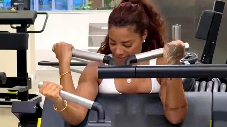 Ludmilla mostra treino e lista partes do corpo que deseja definir: 'Morrendo' — Foto: Reprodução/Instagram