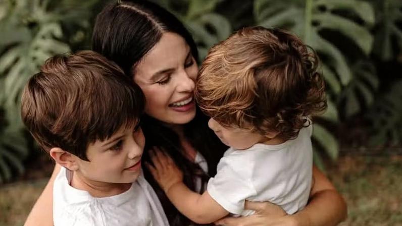 Grávida, Sthefany Brito aponta mudança no comportamento dos filhos: 'Sentindo a chegada do irmão' — Foto: Reprodução/Instagram
